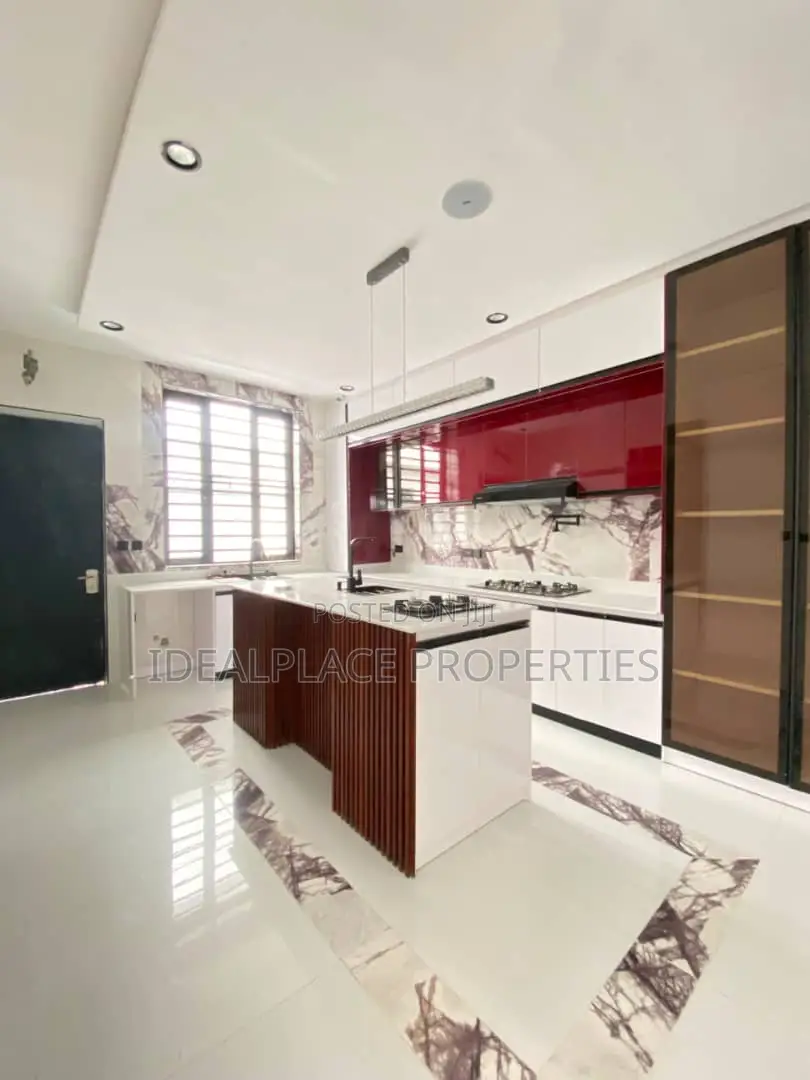 5bdrm Duplex in Chevron for sale