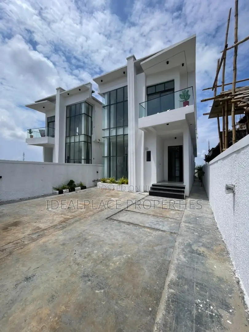 5bdrm Duplex in Chevron for sale