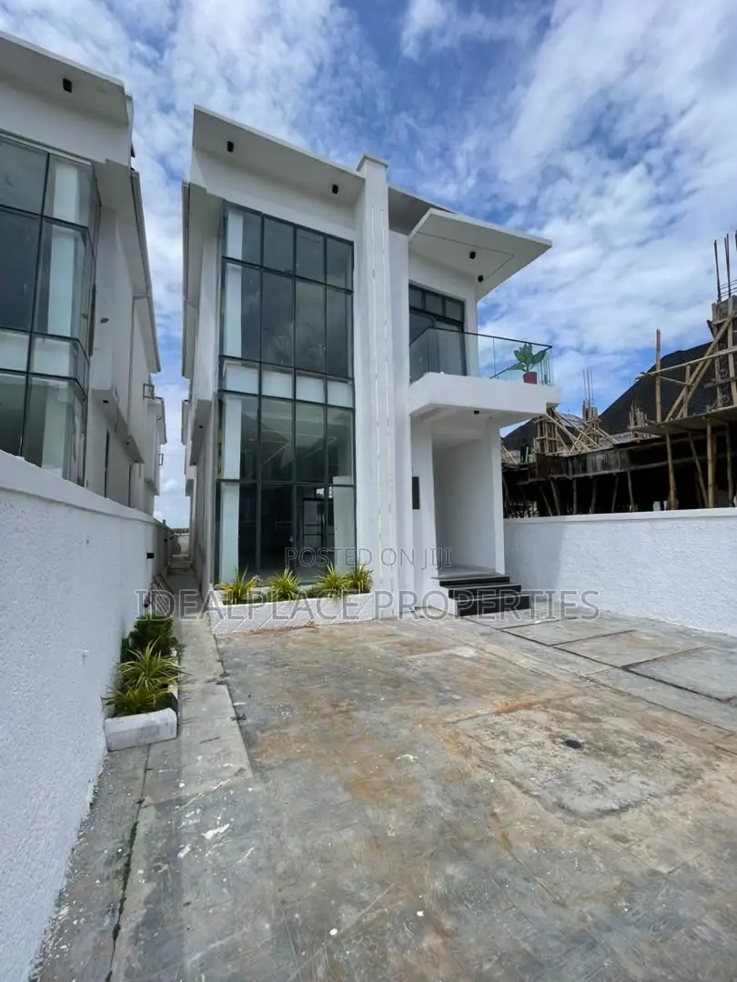 5bdrm Duplex in Chevron for sale