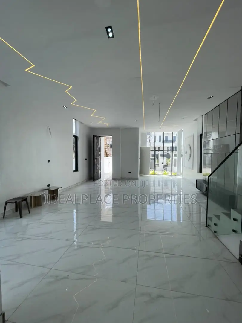 5bdrm Duplex in Chevron for sale