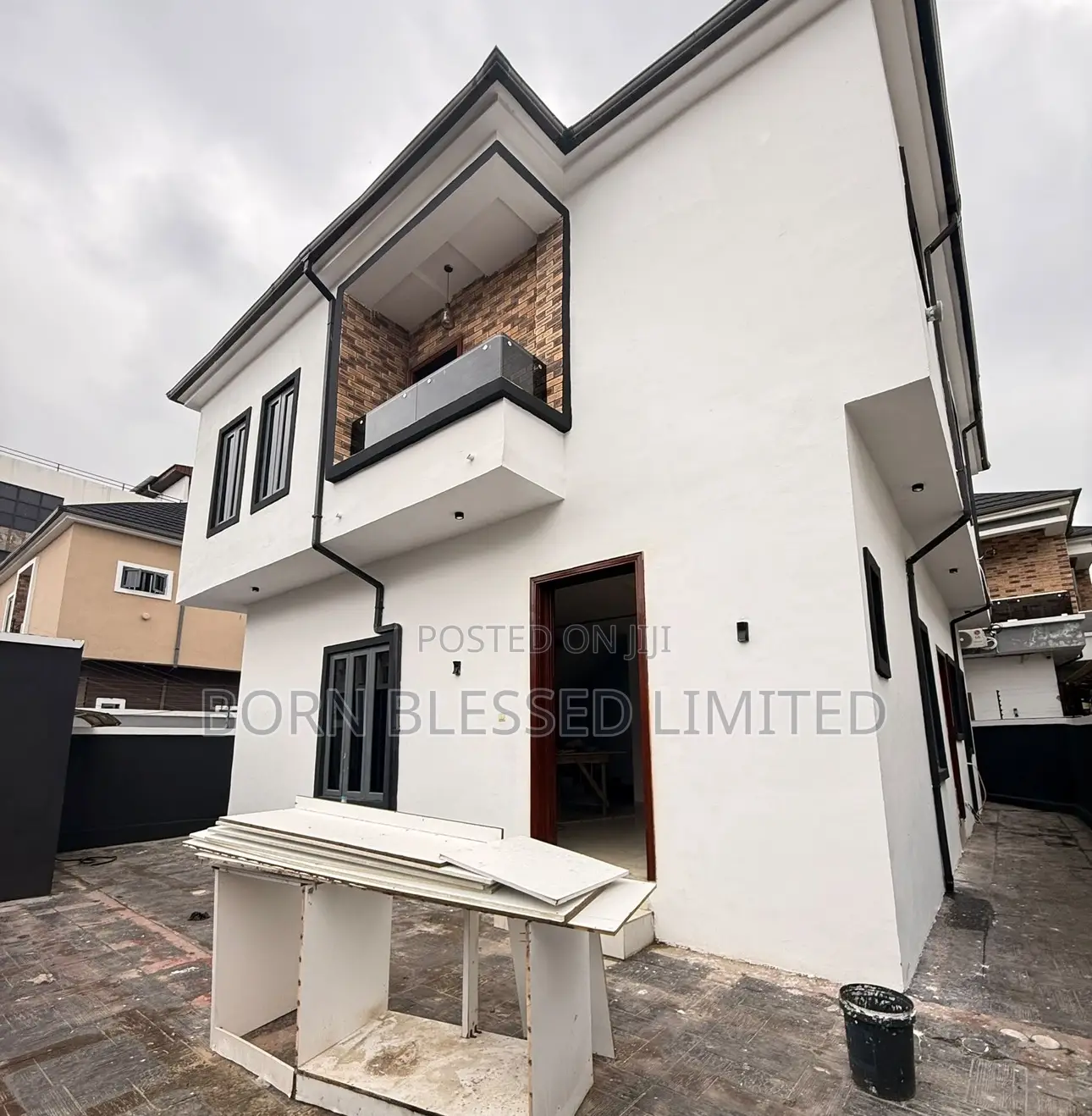 4bdrm Duplex in Agungi for sale