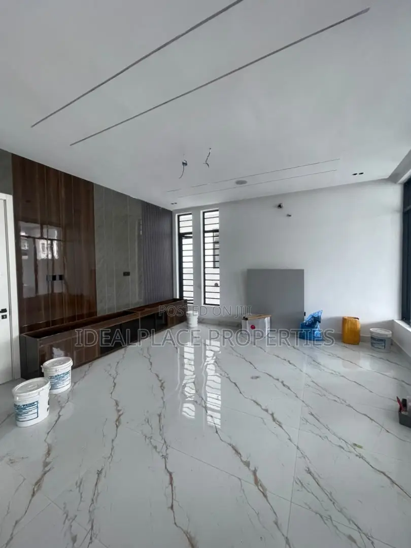 5bdrm Duplex in Chevron for sale