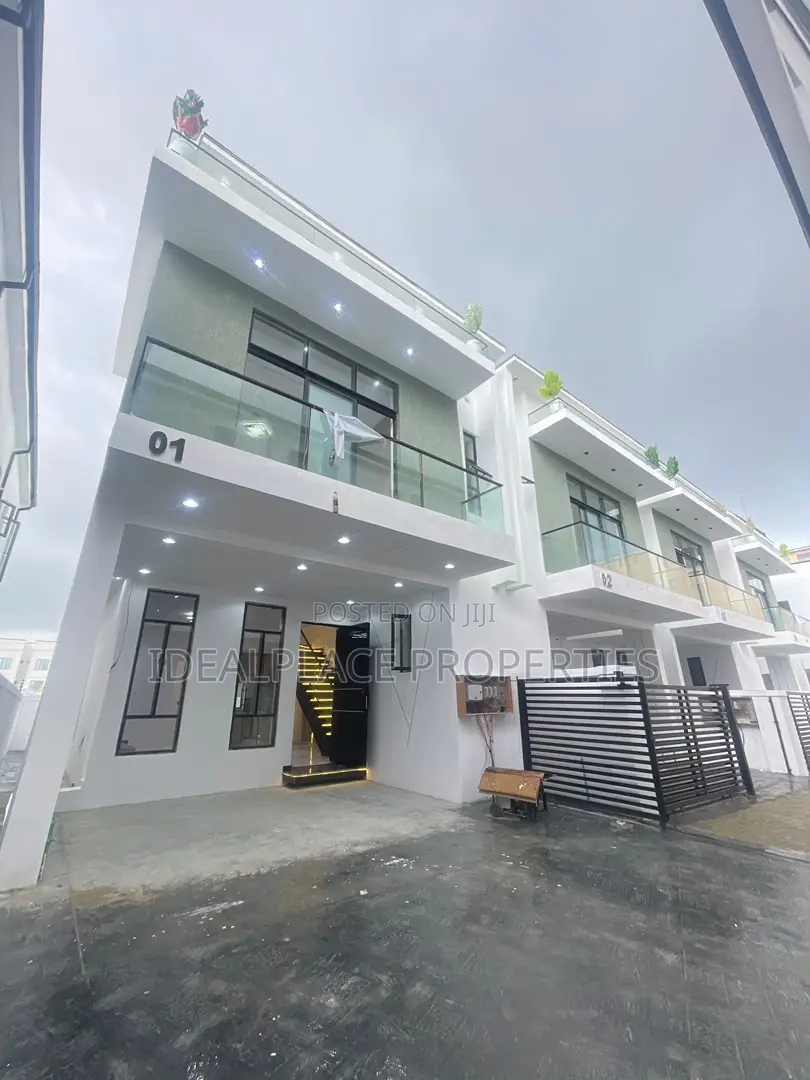 4bdrm Duplex in Ikota for sale