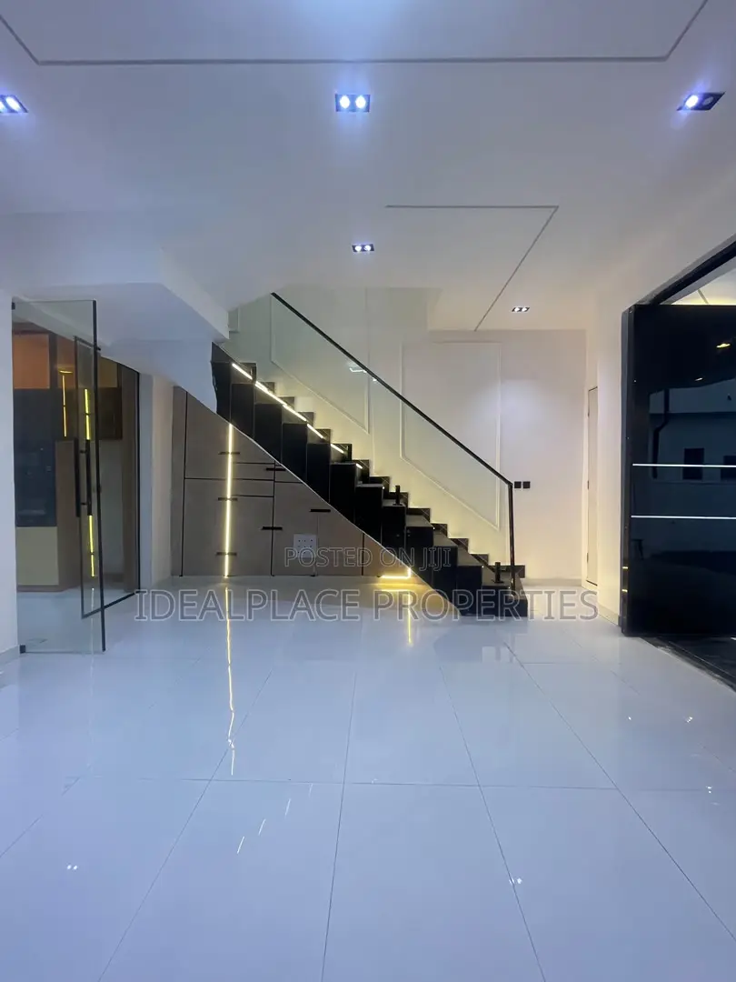 4bdrm Duplex in Ikota for sale