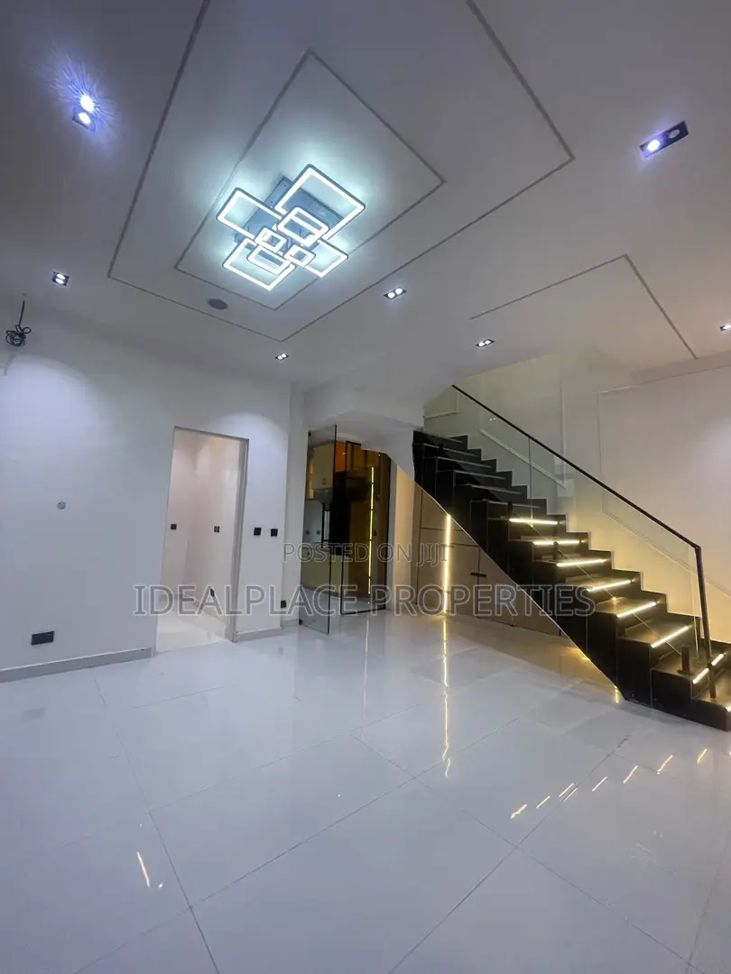 4bdrm Duplex in Ikota for sale