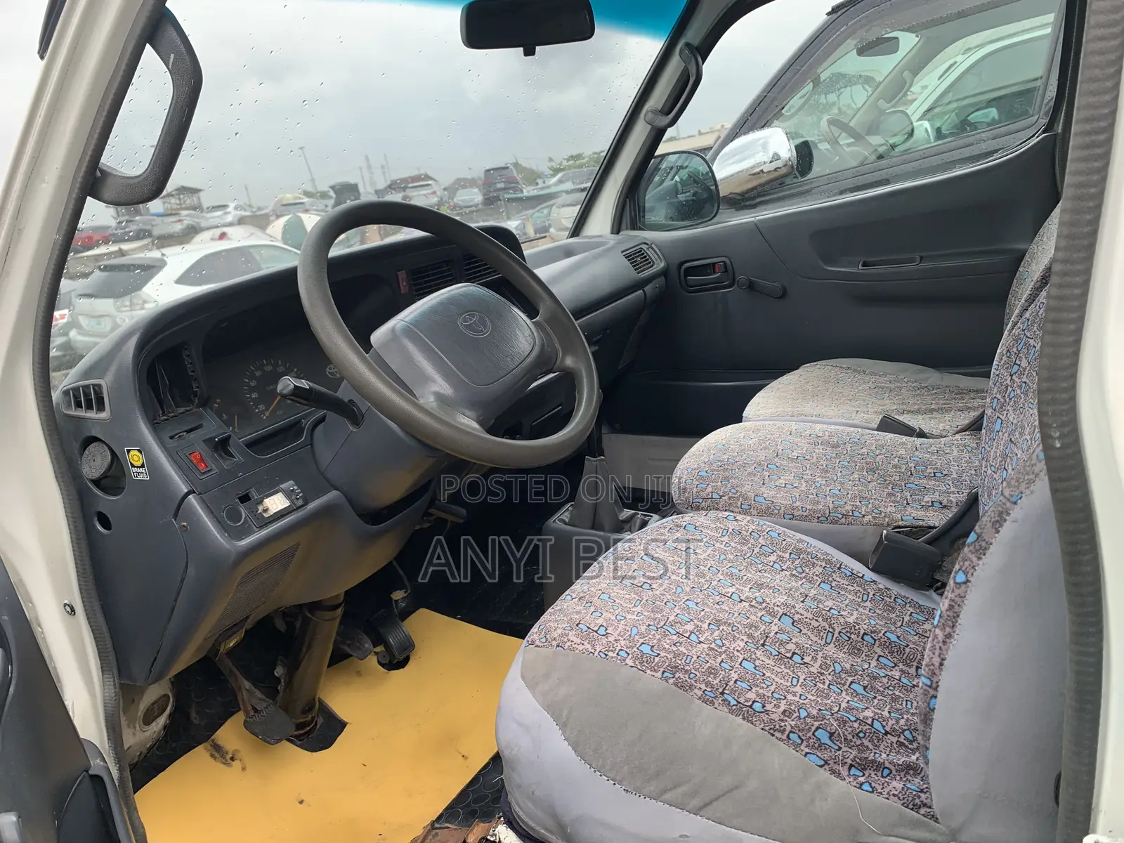 Toyota HiAce 1999 White