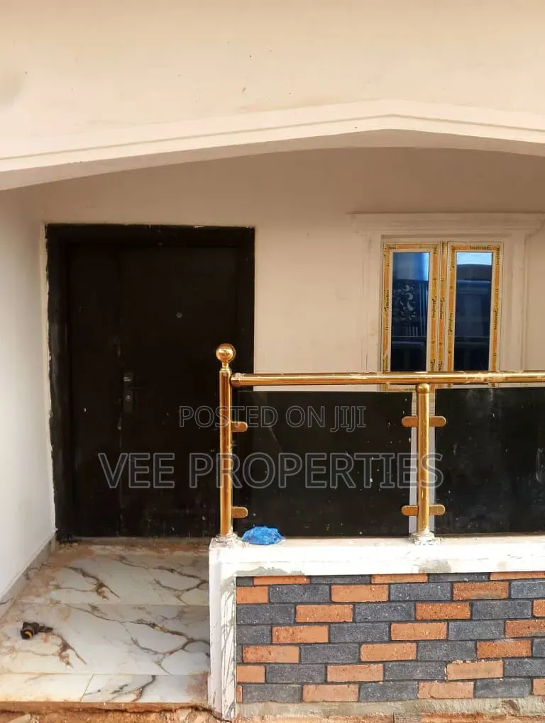 2bdrm Block of Flats in Benin City for rent