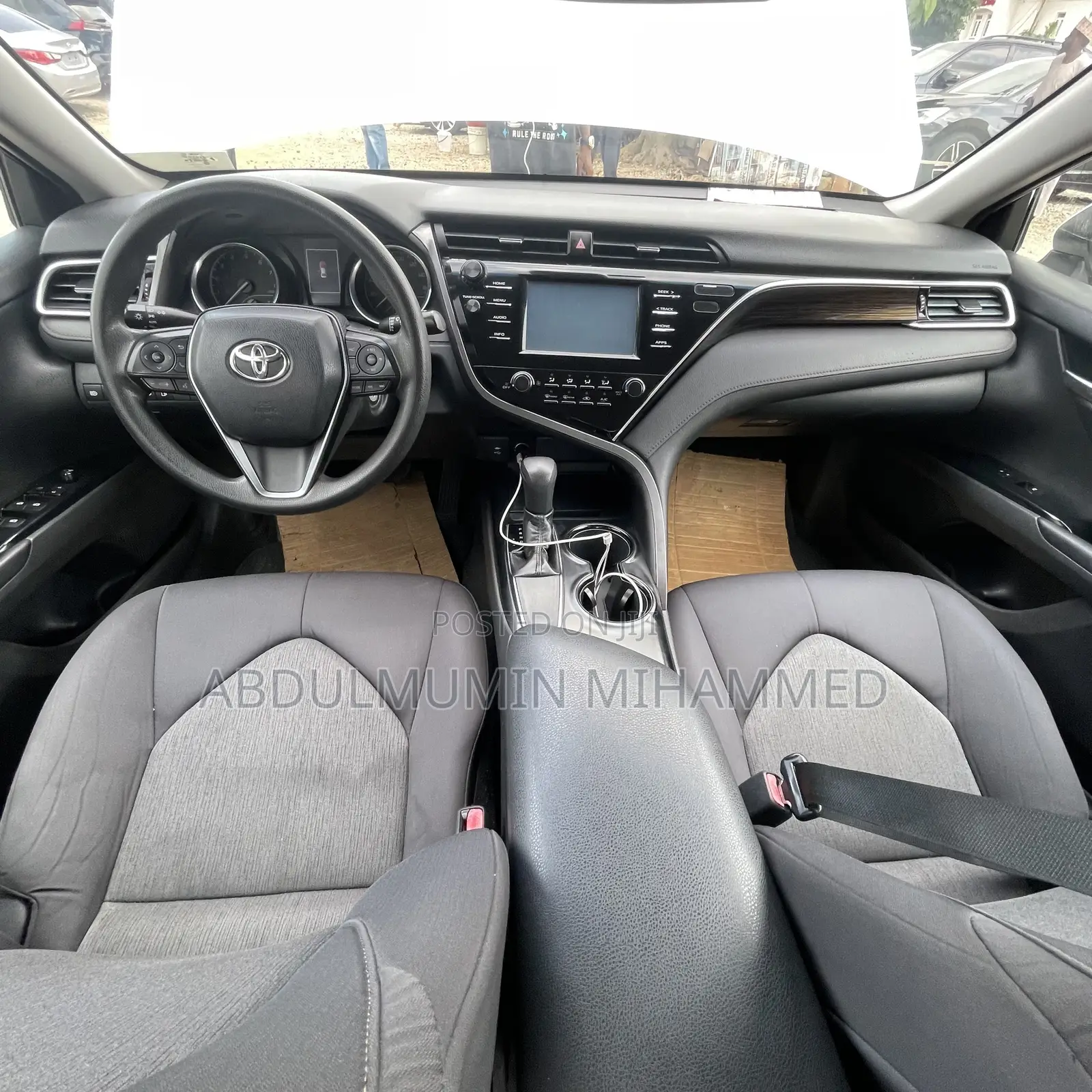Toyota Camry LE FWD (2.5L 4cyl 8AM) 2018 White