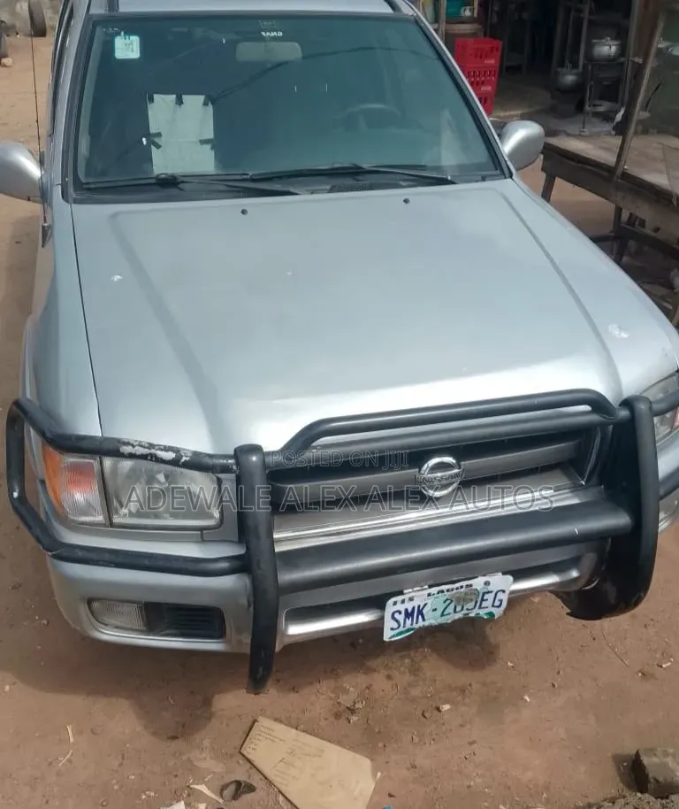 Nissan Pathfinder 2003 Silver