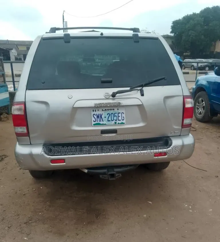 Nissan Pathfinder 2003 Silver