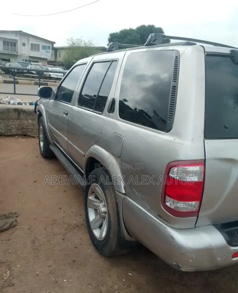 Nissan Pathfinder 2003 Silver