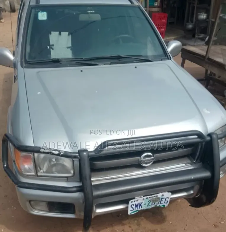 Nissan Pathfinder 2003 Silver