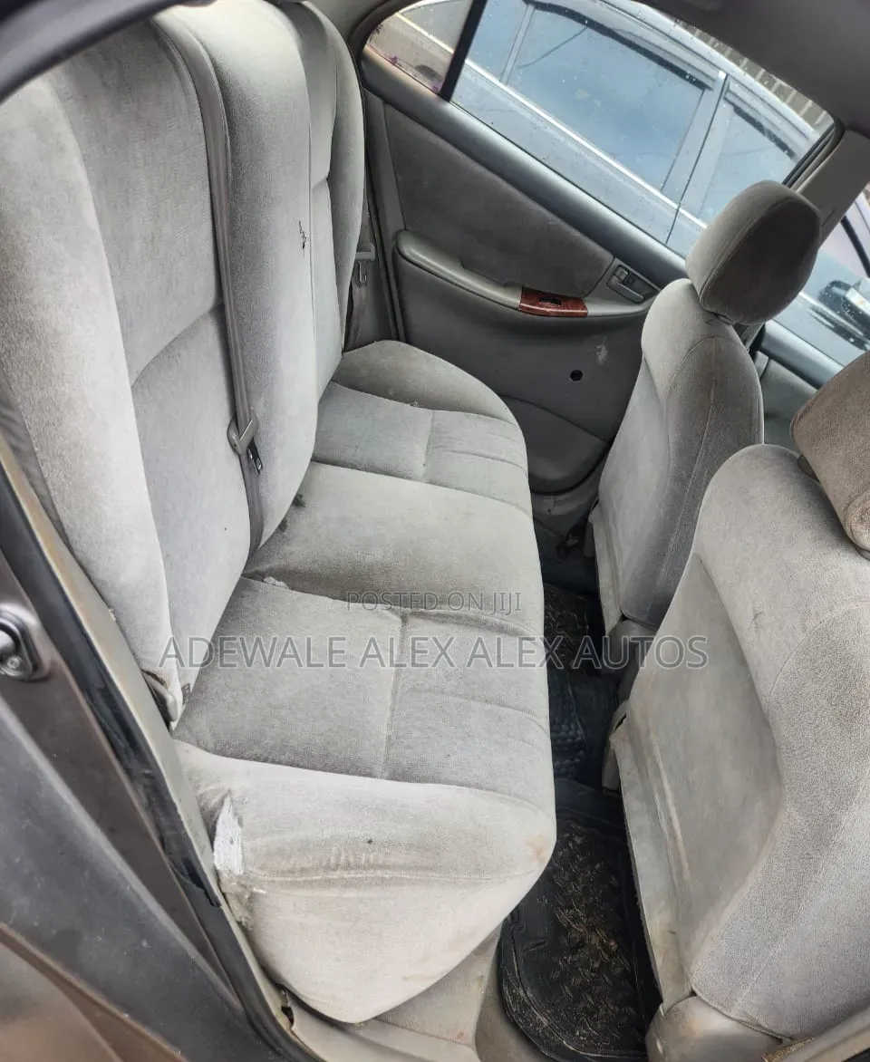 Toyota Corolla 2004 Gray