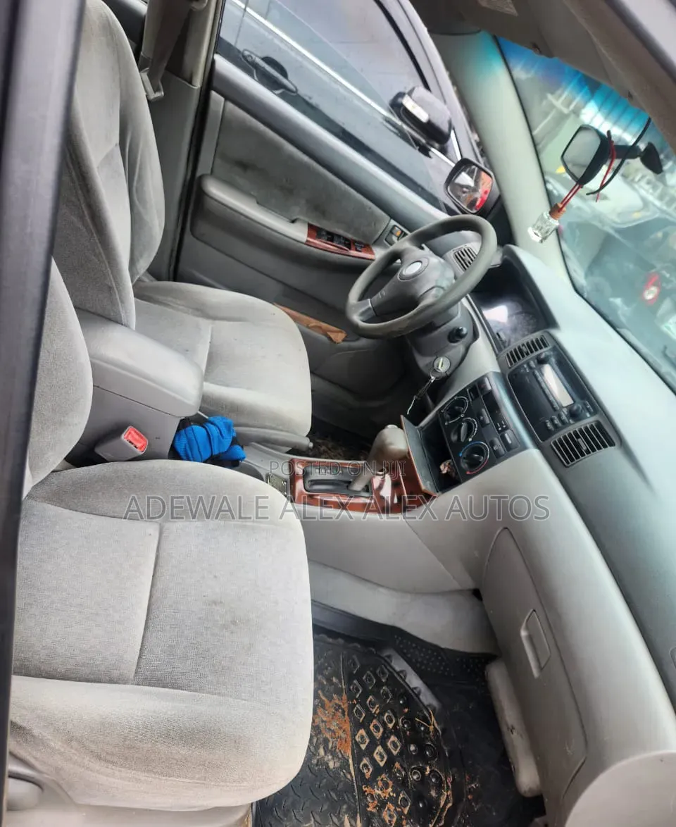 Toyota Corolla 2004 Gray
