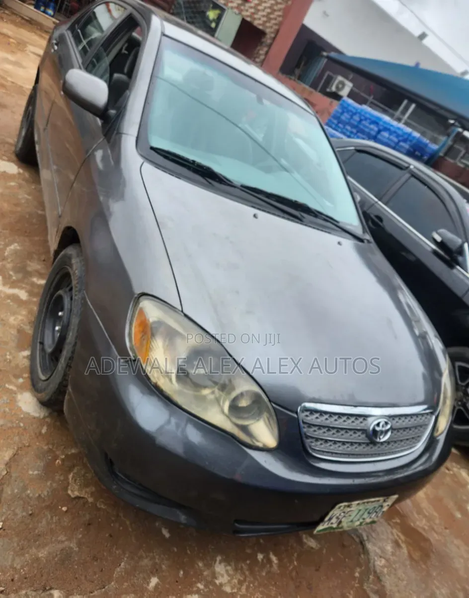 Toyota Corolla 2004 Gray