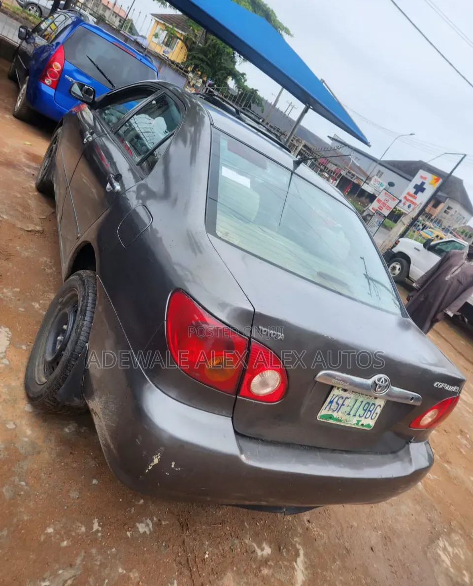 Toyota Corolla 2004 Gray