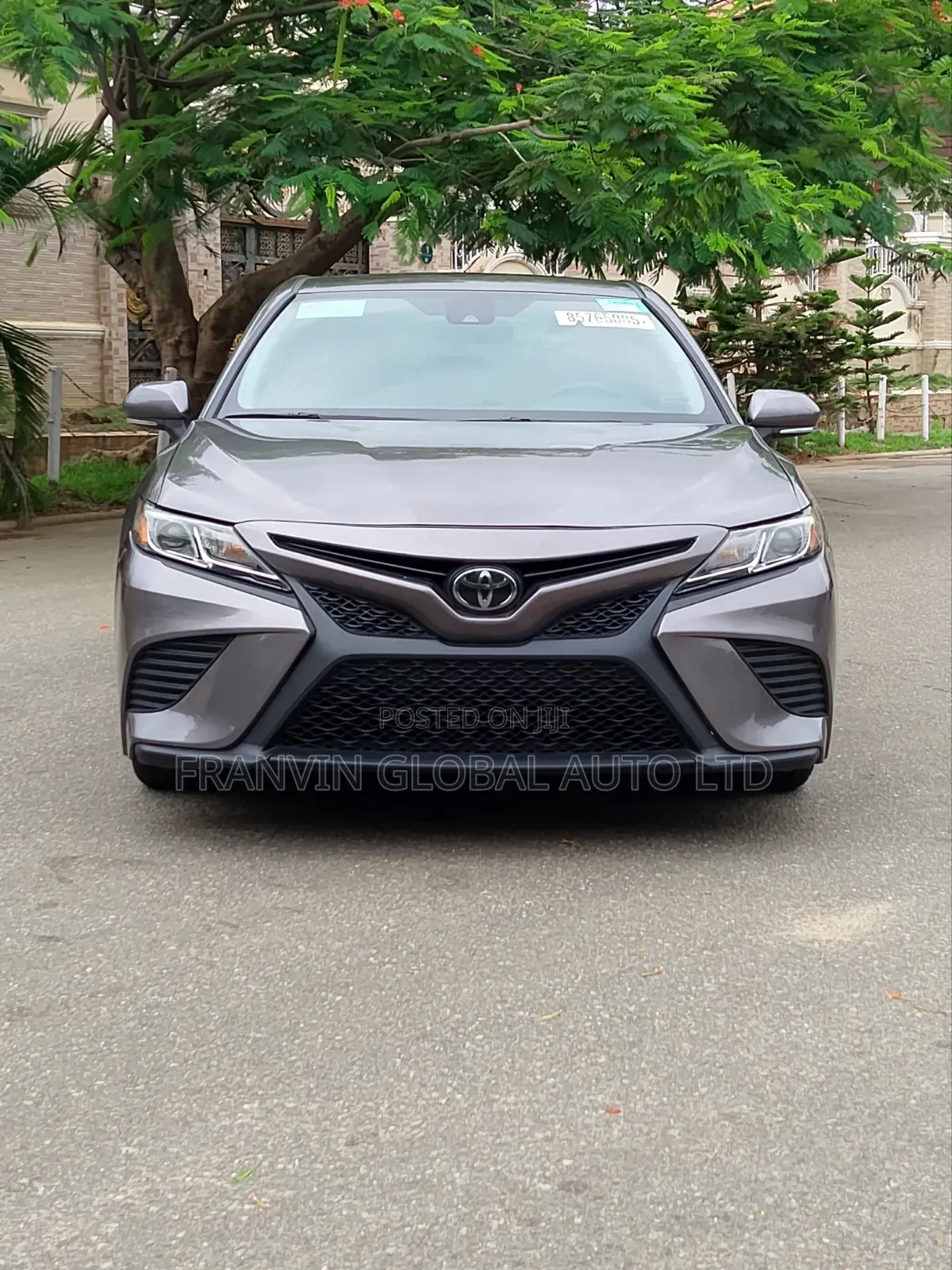 Toyota Camry SE FWD 2020 Gray