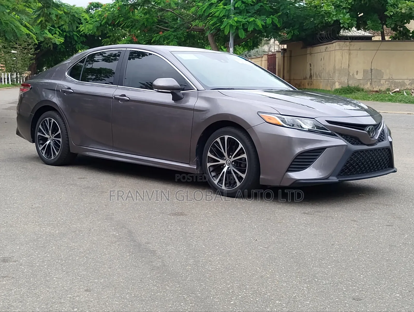 Toyota Camry SE FWD 2020 Gray