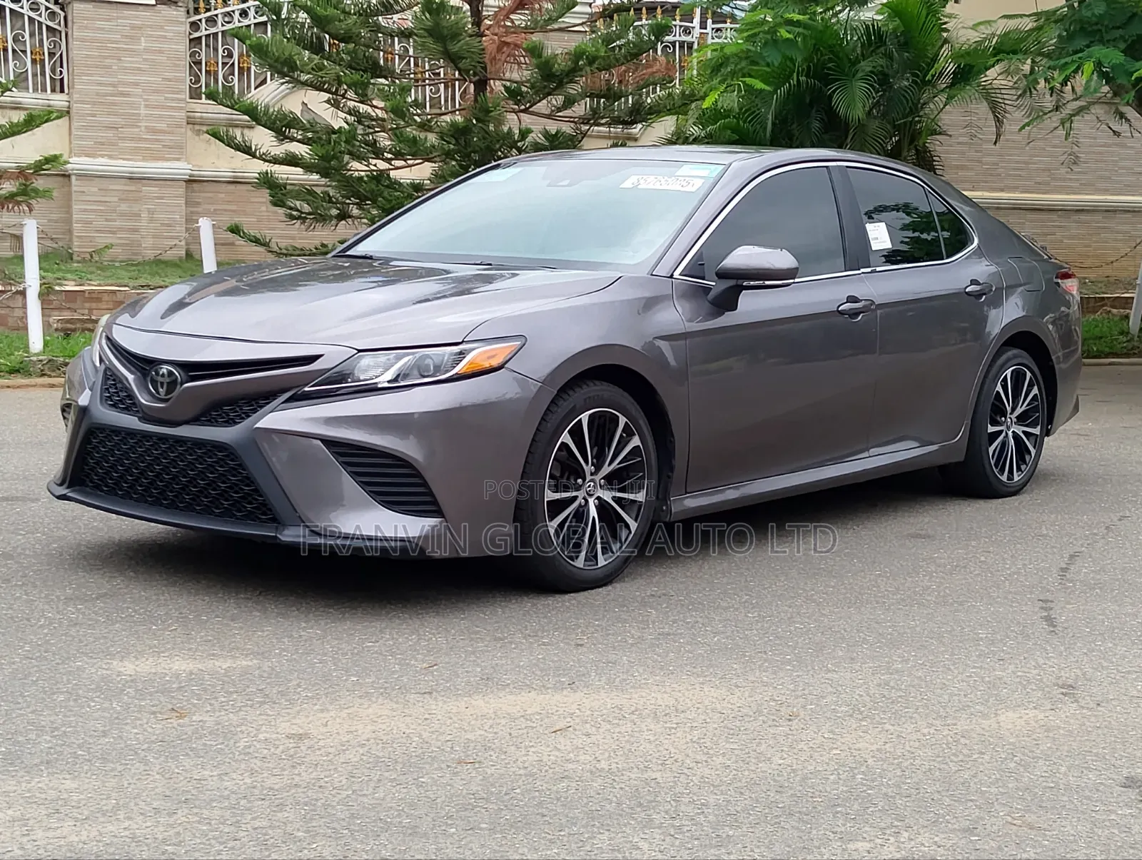 Toyota Camry SE FWD 2020 Gray