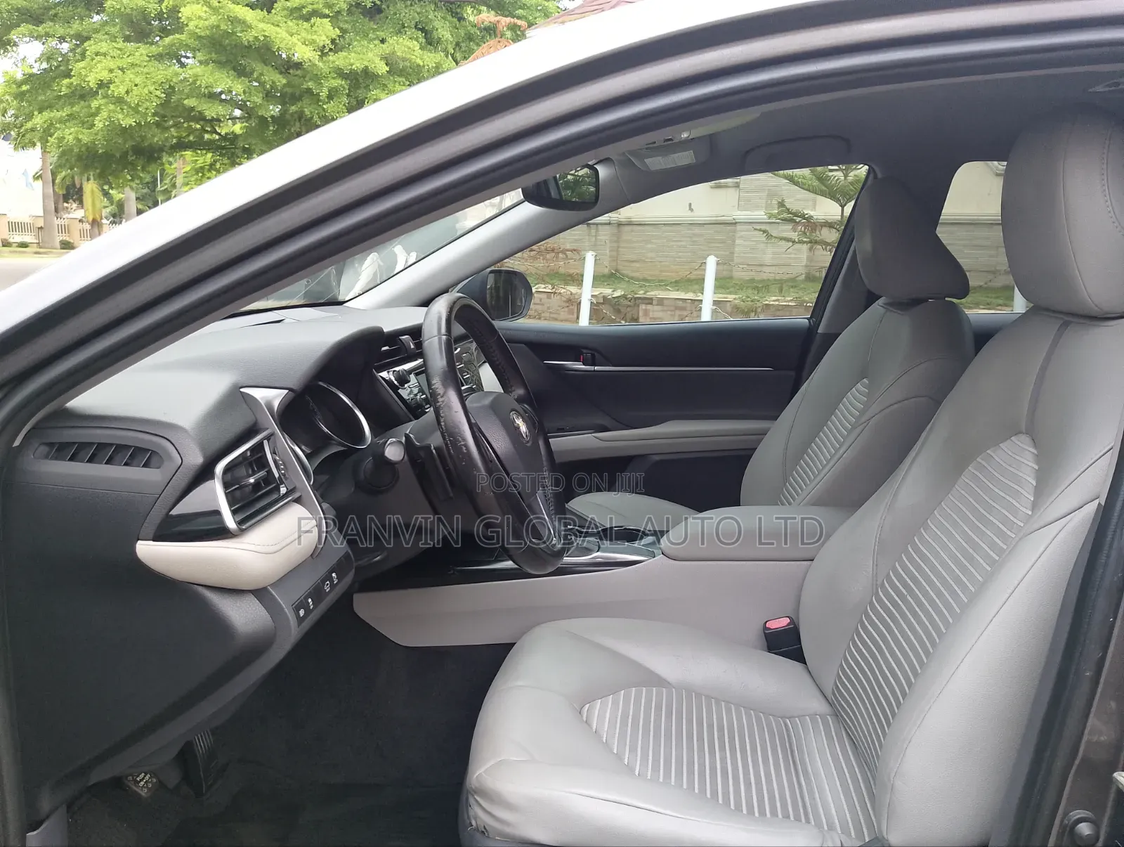 Toyota Camry SE FWD 2020 Gray