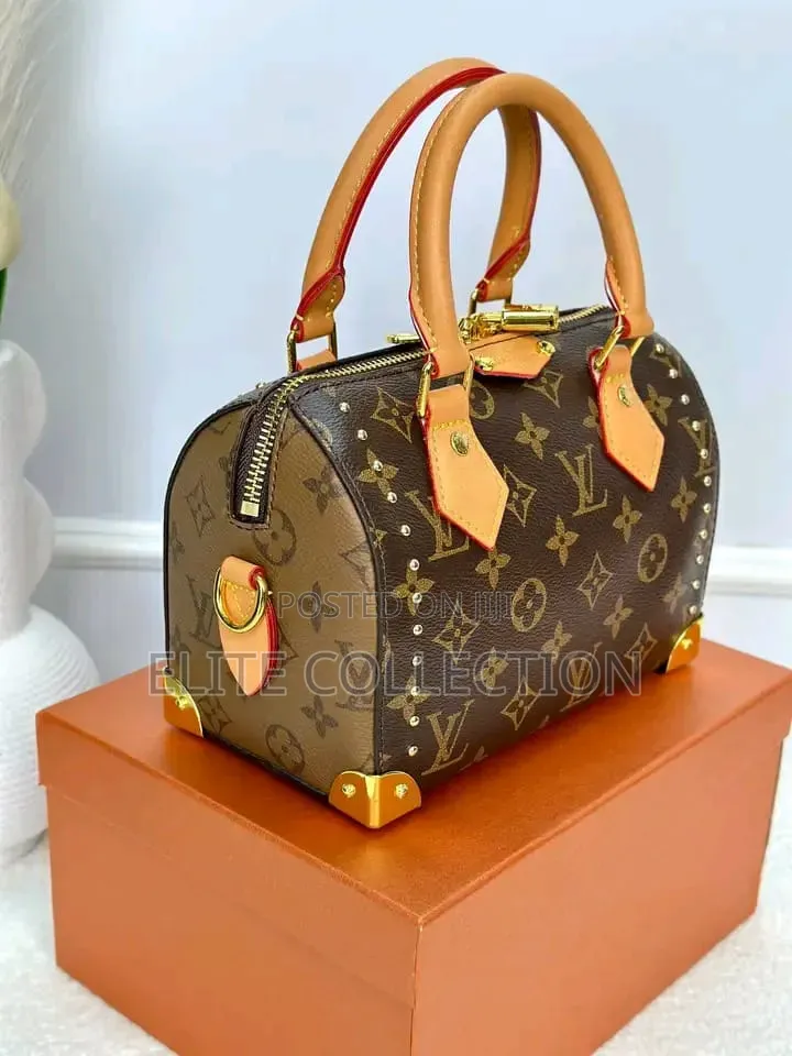 Louis Vuitton Bag Quality:- Luxury Bag Size:midi Comes With Full Box