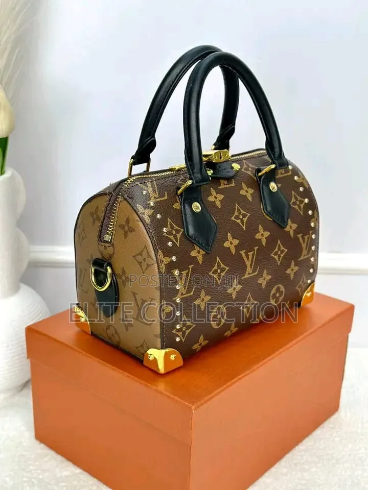 Louis Vuitton Bag Quality:- Luxury Bag Size:midi Comes With Full Box