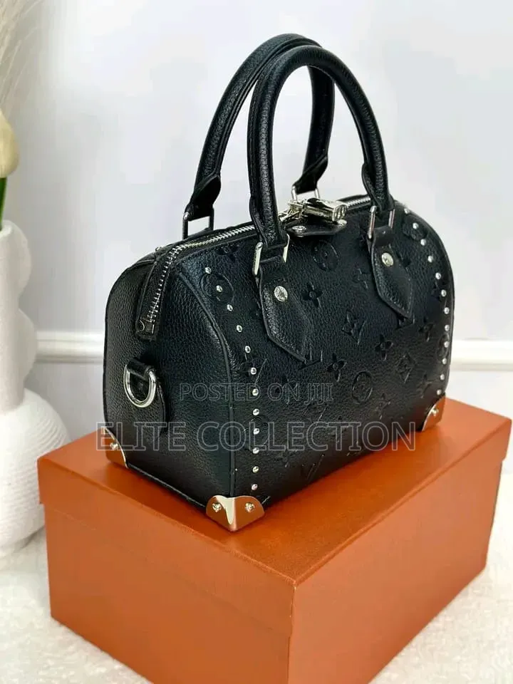 Louis Vuitton Bag Quality:- Luxury Bag Size:midi Comes With Full Box