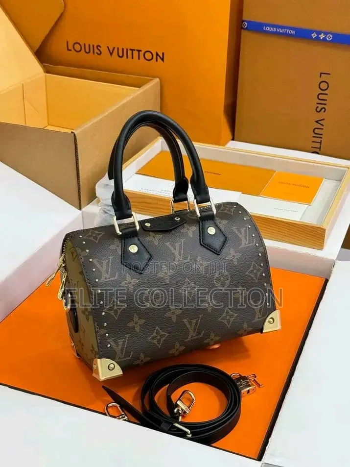 Louis Vuitton Bag Quality:- Luxury Bag Size:midi Comes With Full Box