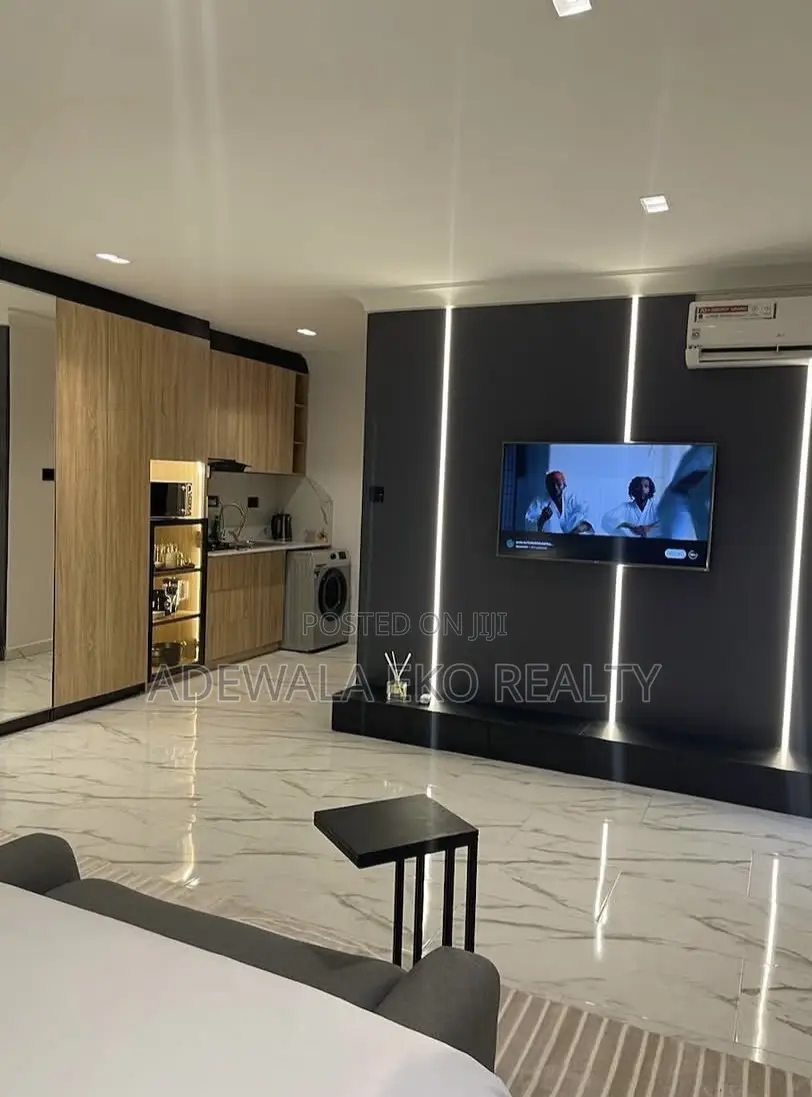Spacious Studio Shortlet Osapa London - Pool, Gym 24/7 Power