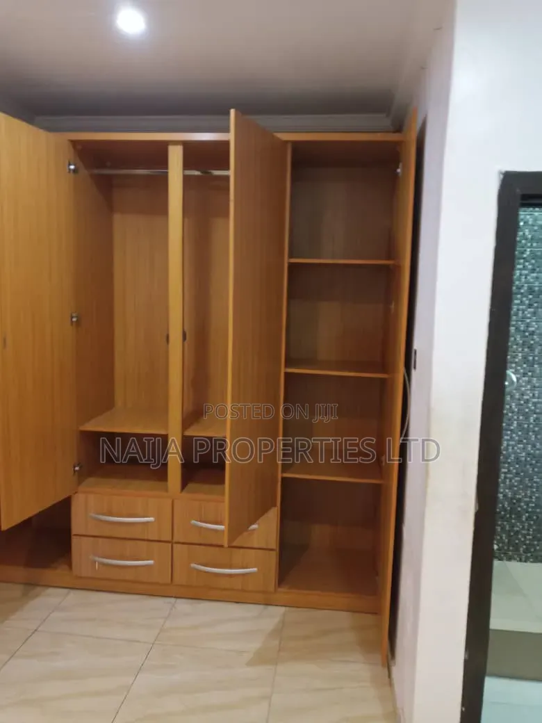 1bdrm Shared Apartment in Agungi for rent
