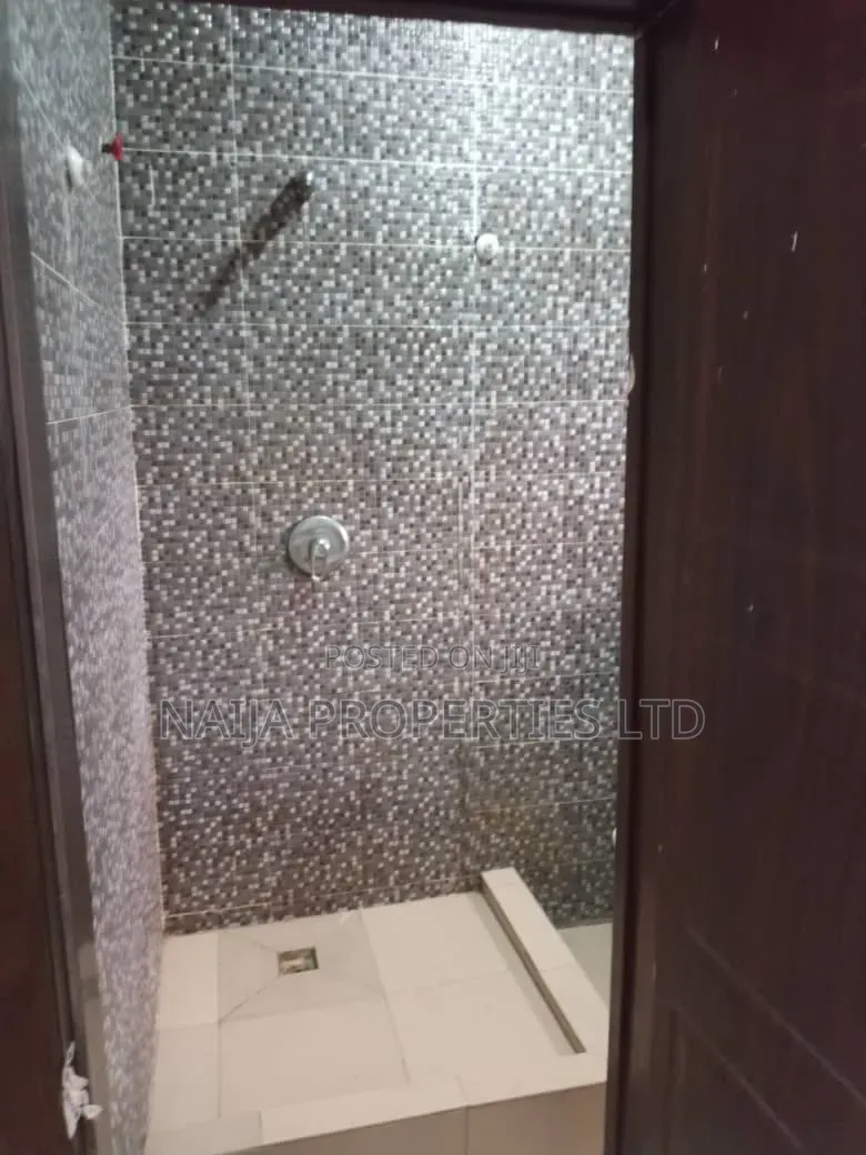 1bdrm Shared Apartment in Agungi for rent