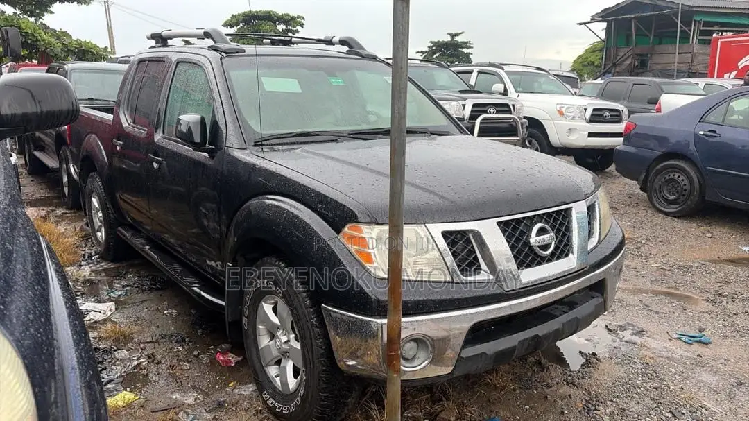 Nissan Frontier Crew Cab LE 4x4 2011 Black