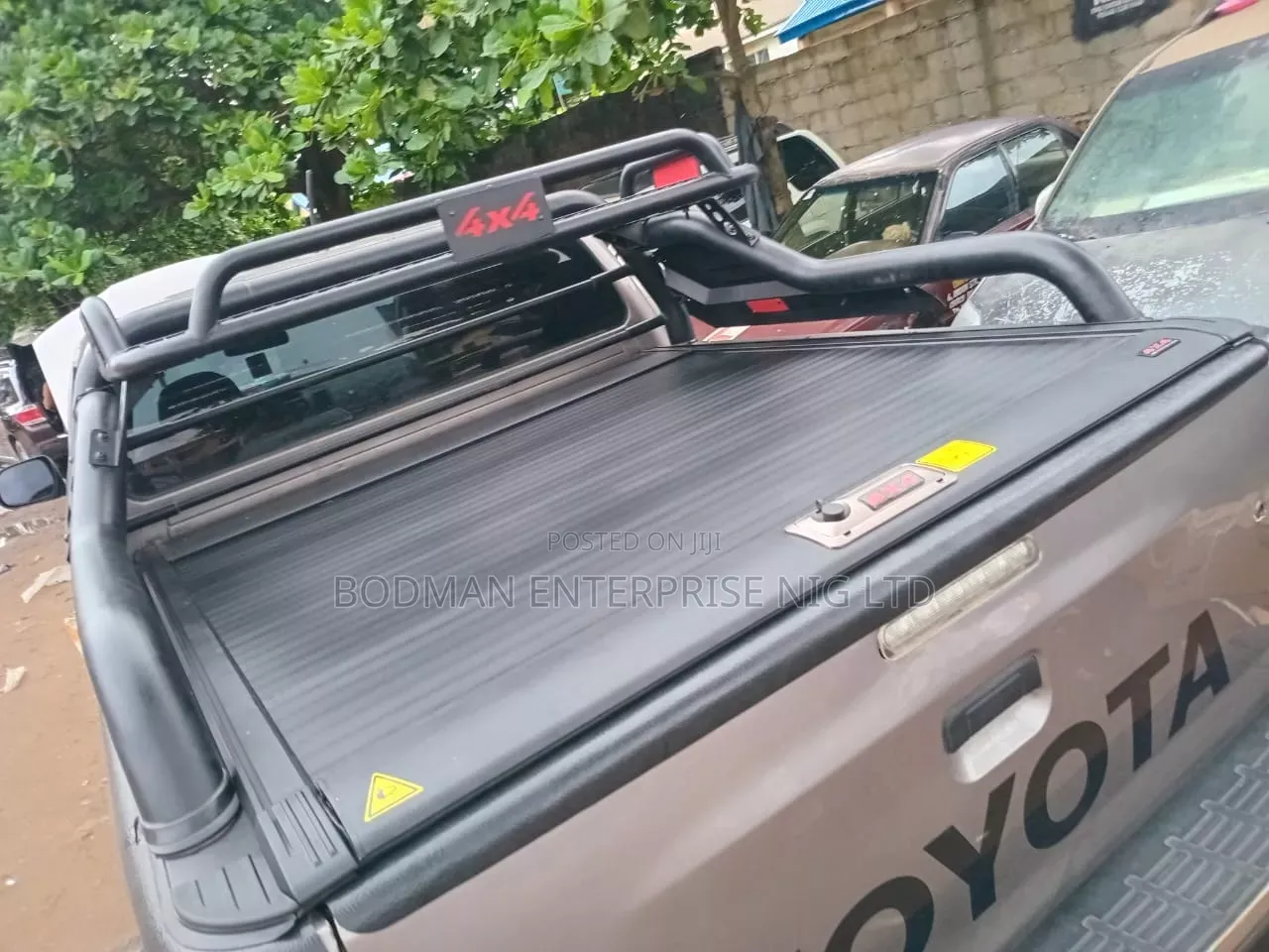 Manual Retractable Boot Cover With Off-Road Bar for Hilux at $*78