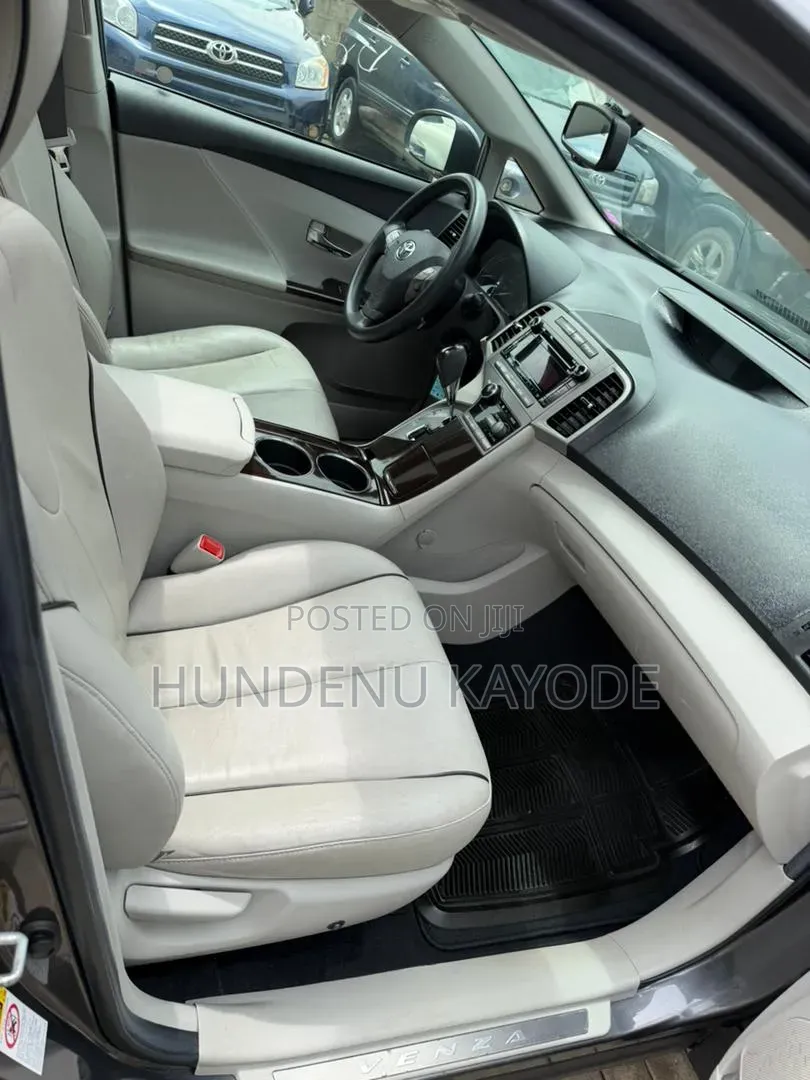 Toyota Venza AWD 2011 Gray