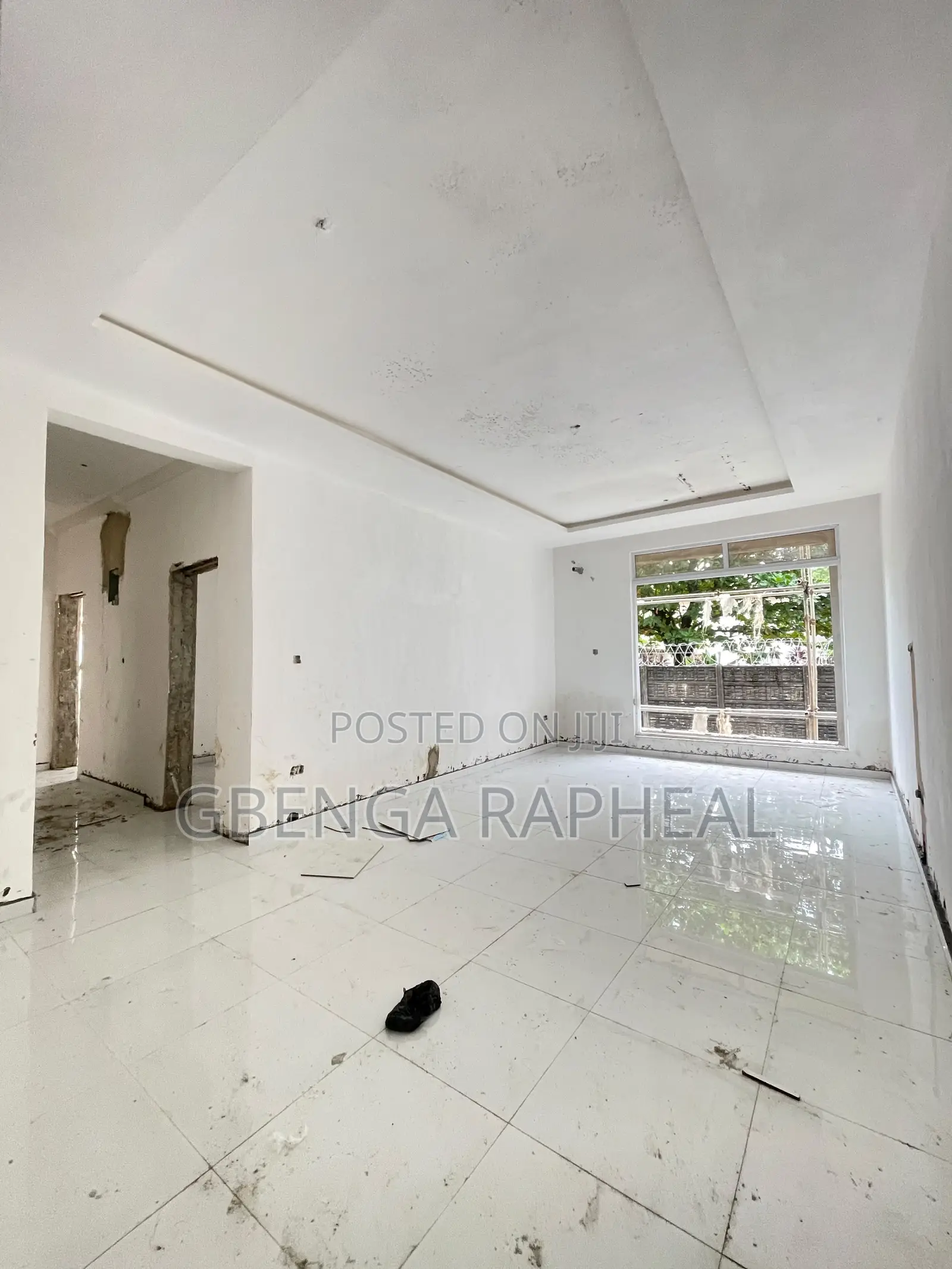 3bdrm Block of Flats in Chevron, Lekki for sale
