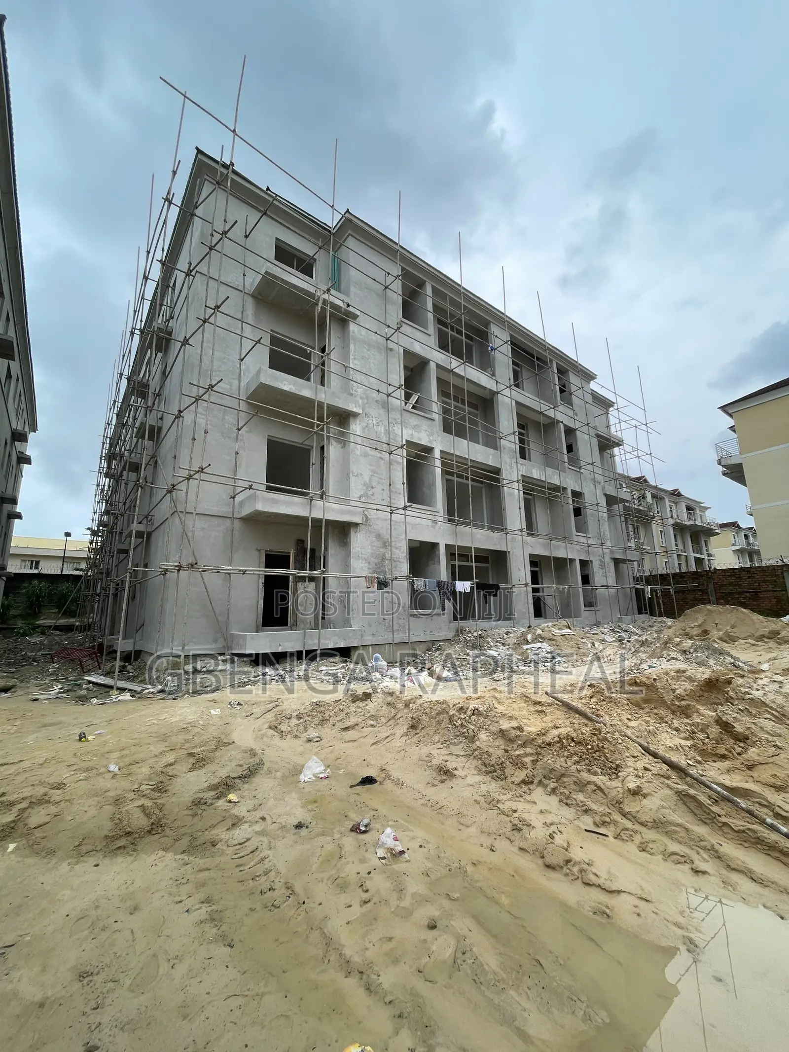 3bdrm Block of Flats in Chevron, Lekki for sale