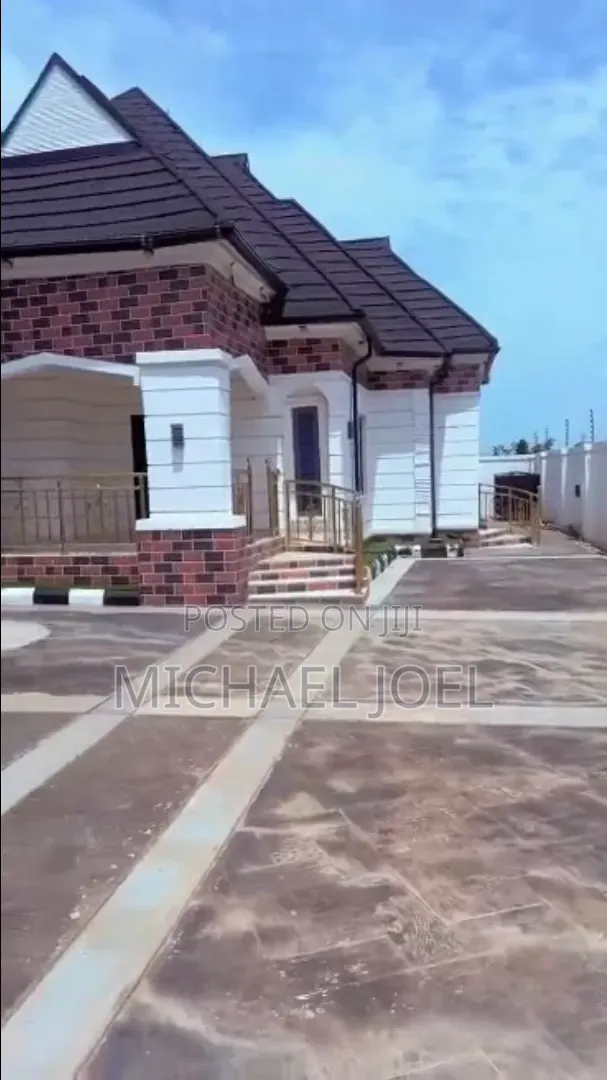 Furnished 3bdrm Bungalow in Auchi for sale