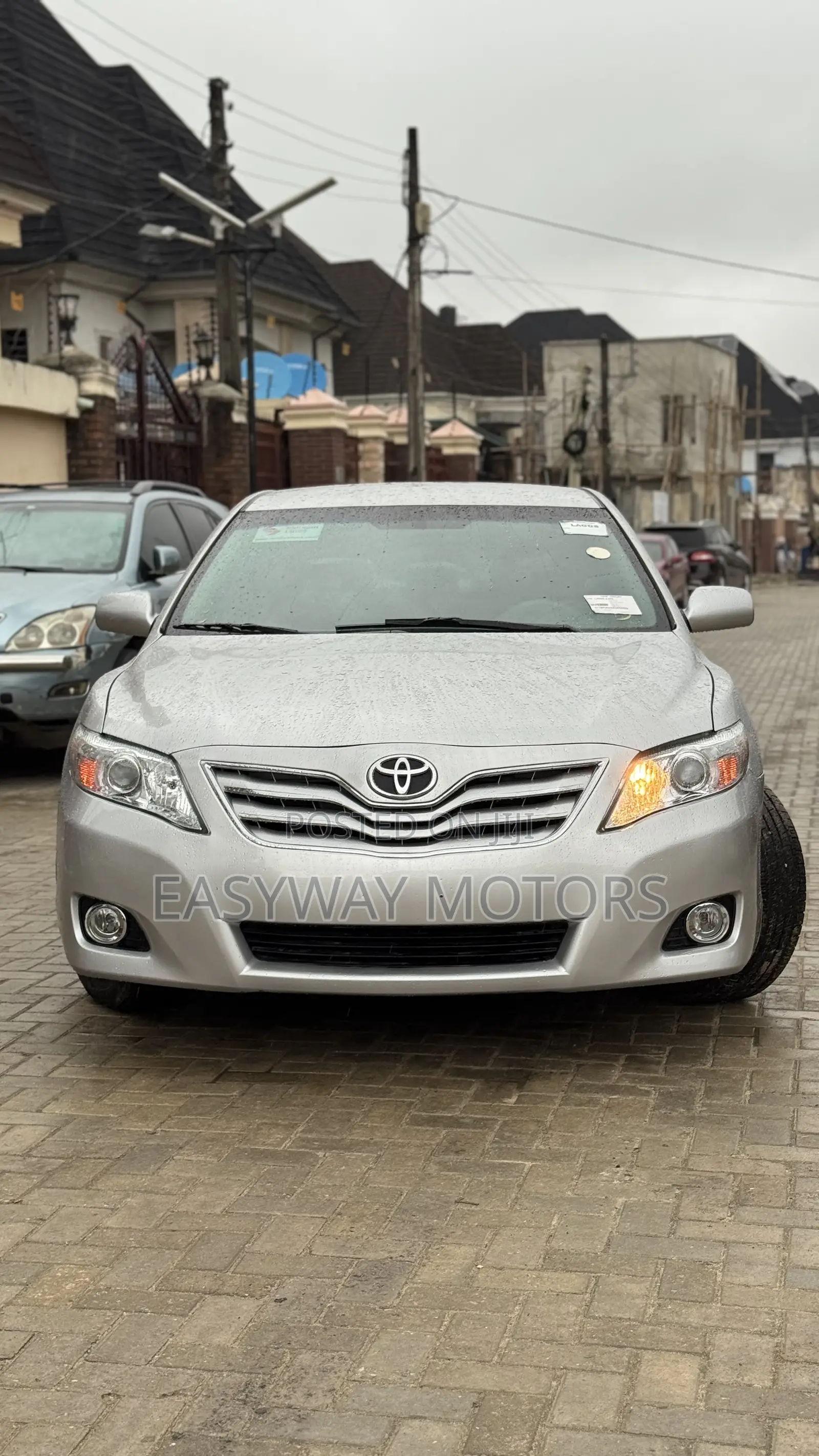 Toyota Camry LE 4dr Sedan (2.5L 4cyl 6AM) 2010 Silver