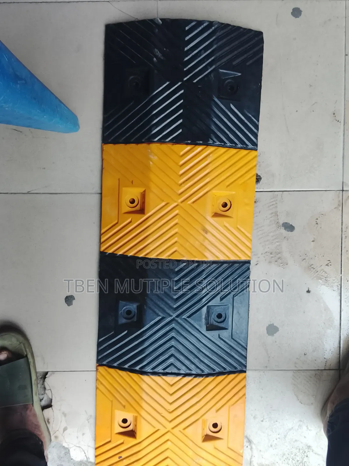 Heavy-Duty Rubber Speed Bump 1meter by 50mm