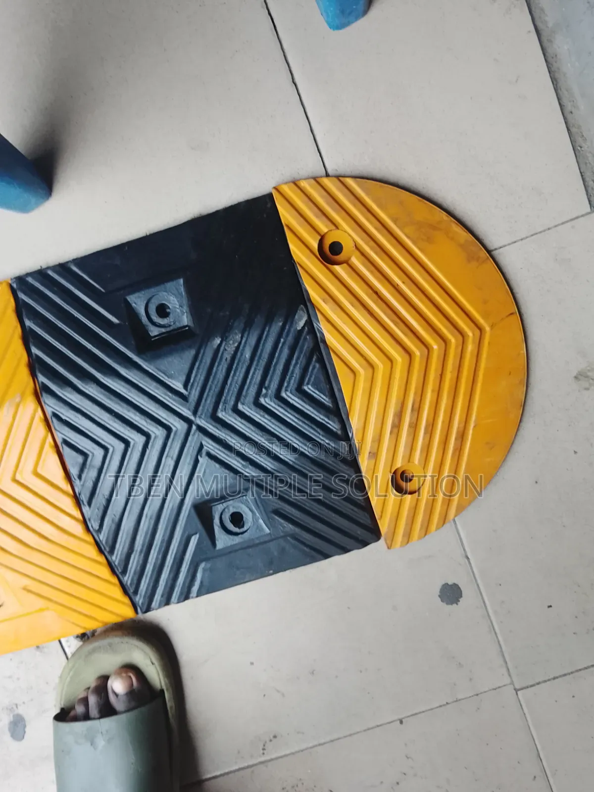 Heavy-Duty Rubber Speed Bump 1meter by 50mm