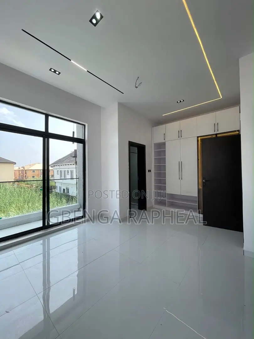 5bdrm Duplex in Ajah for sale