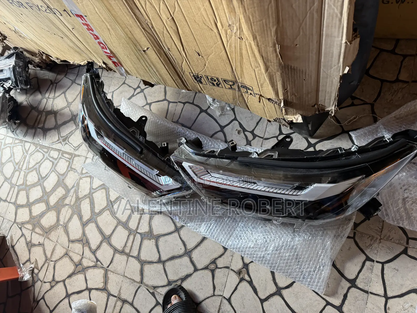 Headlamp Toyota RAV4 2023