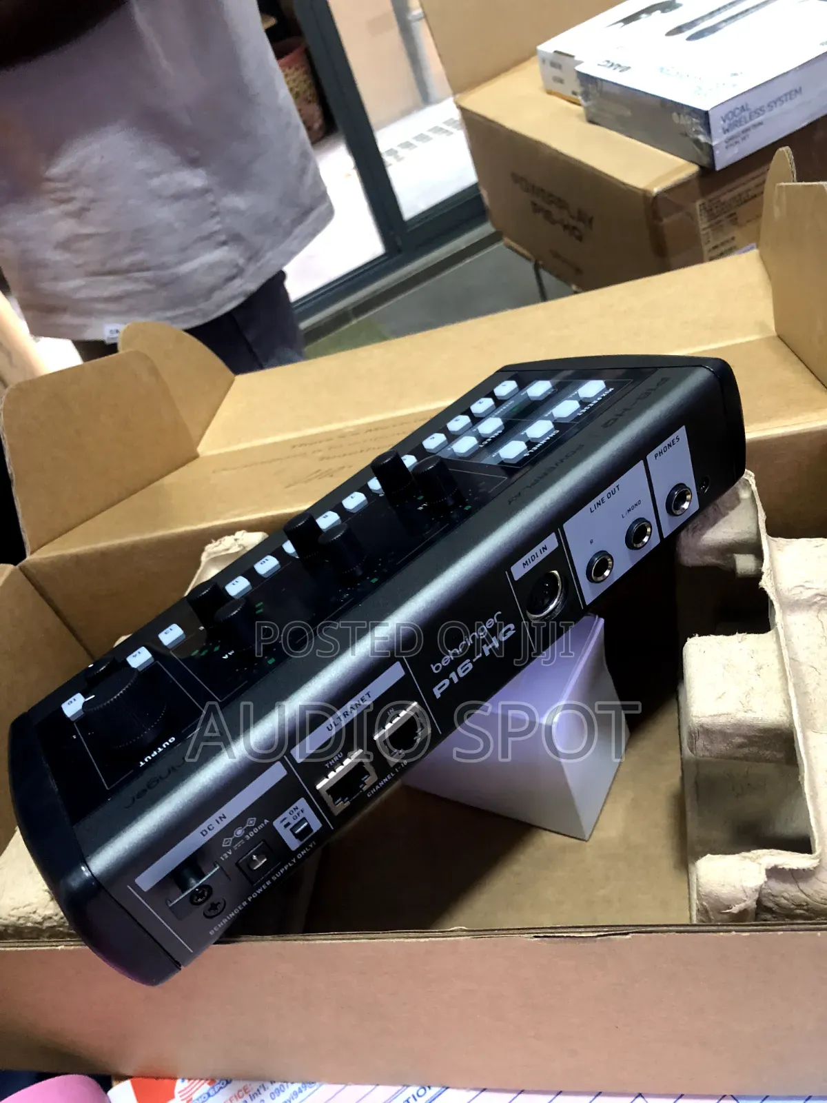 BEHRINGER P16-Hq Powerplay 16 Channels Personal Monitoring Mixer