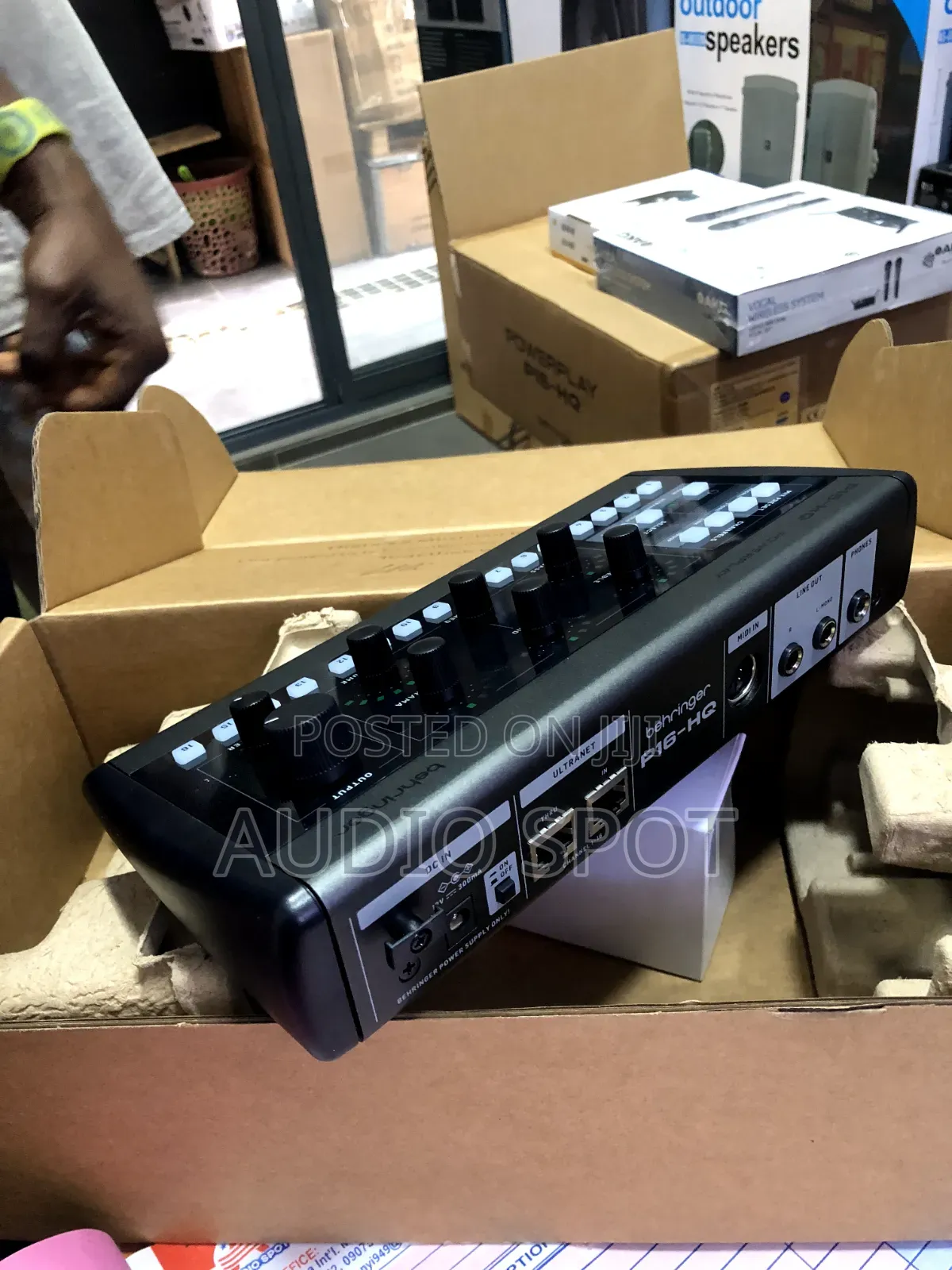 BEHRINGER P16-Hq Powerplay 16 Channels Personal Monitoring Mixer