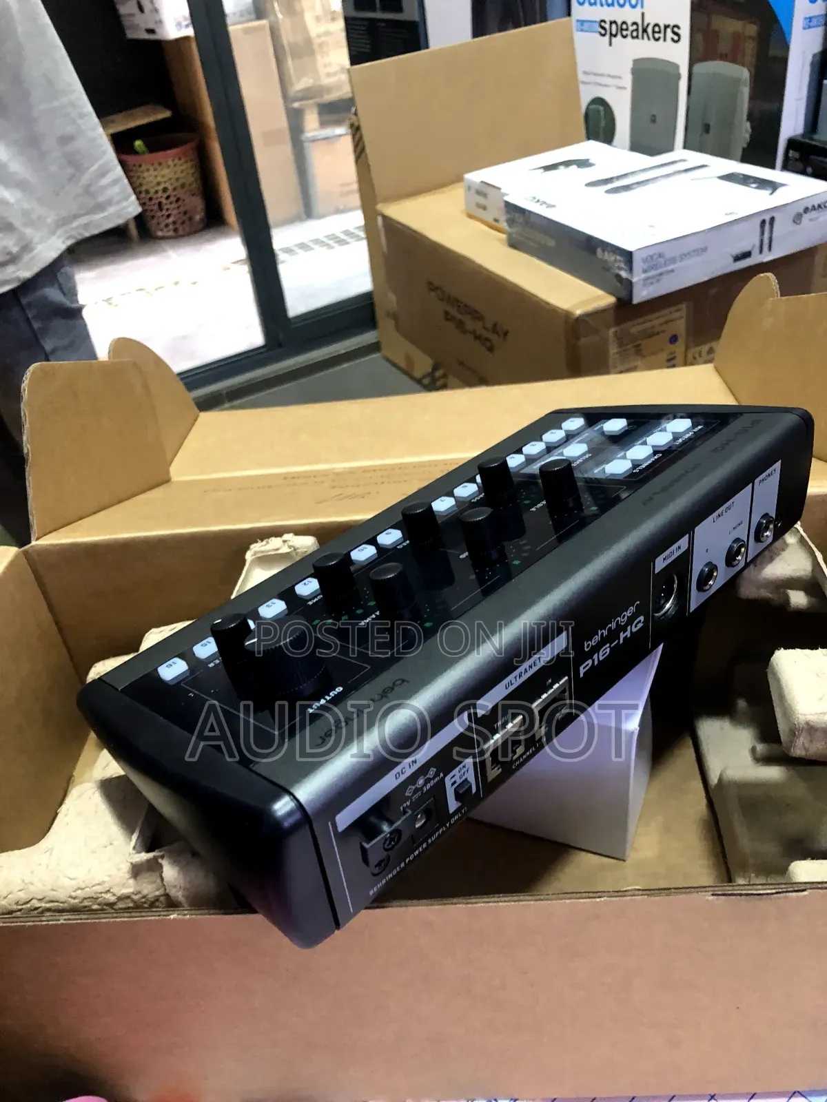 BEHRINGER P16-Hq Powerplay 16 Channels Personal Monitoring Mixer