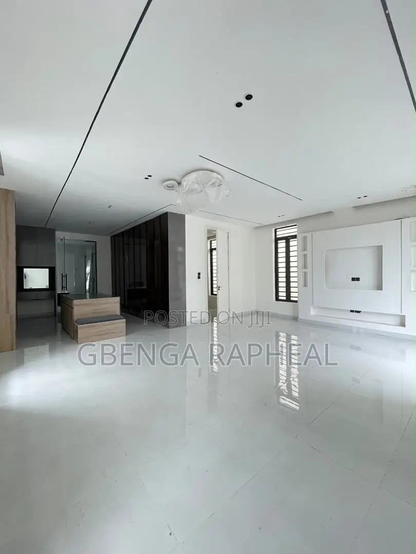 5bdrm House in Lekki for sale