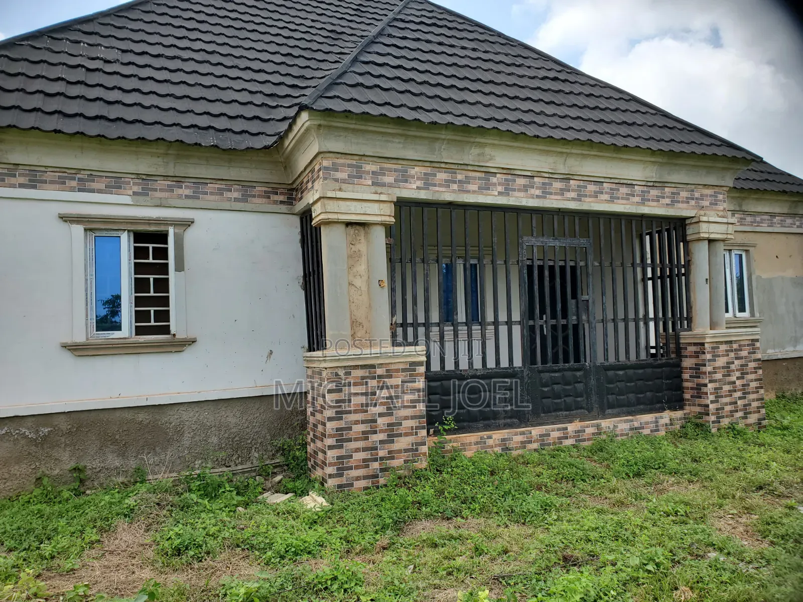 4bdrm Bungalow in Auchi for sale