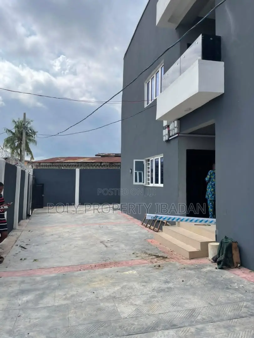 2bdrm Apartment in Ikolaba, Bodija for rent