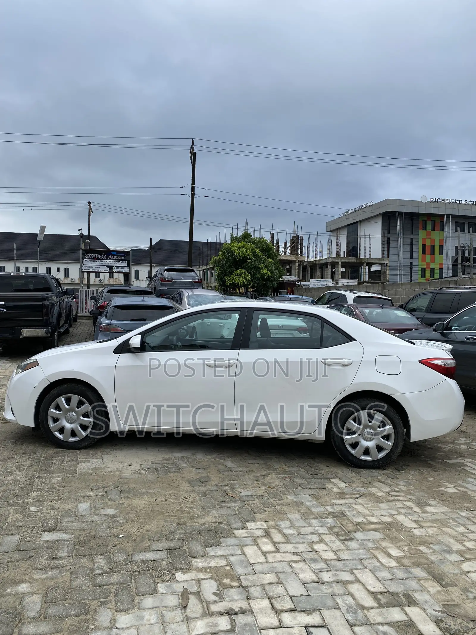 Toyota Corolla LE Premium 4dr Sedan (1.8L 4cyl CVT) 2014 White