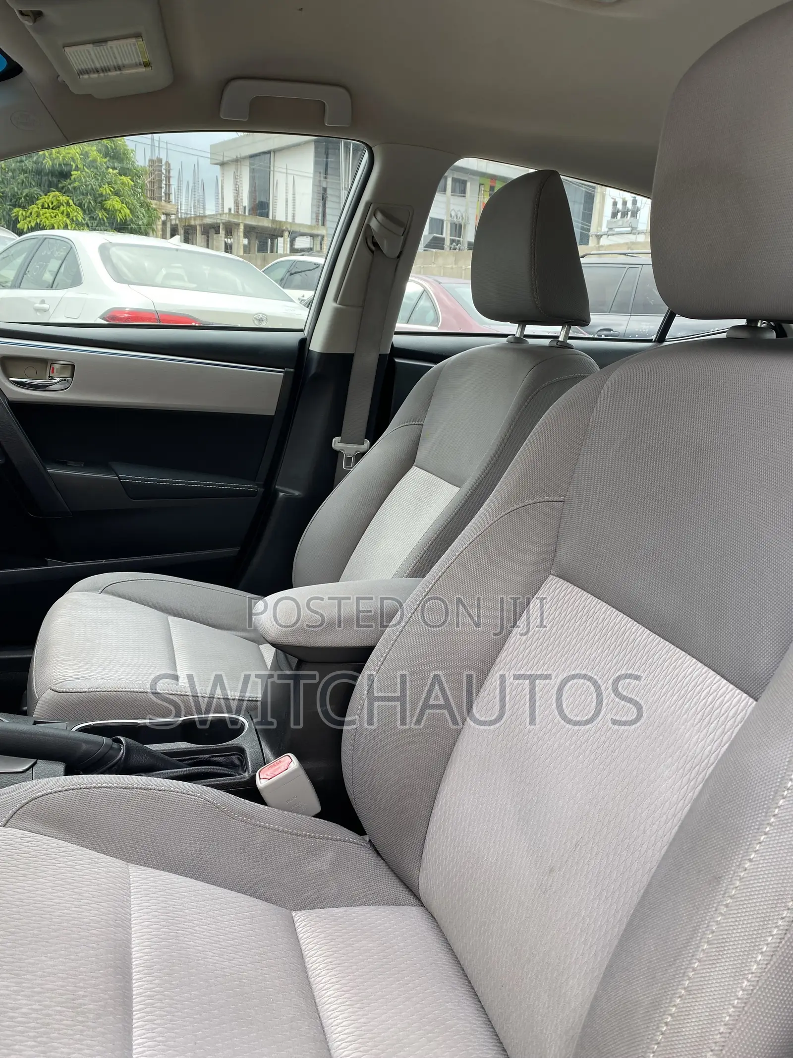 Toyota Corolla LE Premium 4dr Sedan (1.8L 4cyl CVT) 2014 White